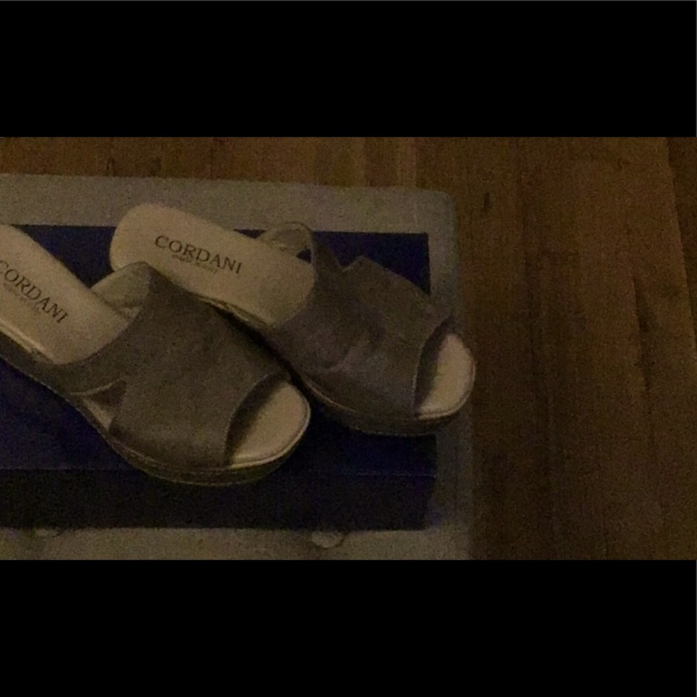 CORDANI MADE IN ITALY SZ37 ALL LEATHER SLIP IN WEDGE. DISTRESSED LT. BROWN. NWOB